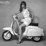 « Empreint » de bleu : Lambretta vs. Vespa scooter